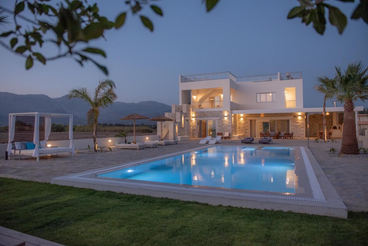 Villa Pnoe Seaside 卡拉马基 外观 照片