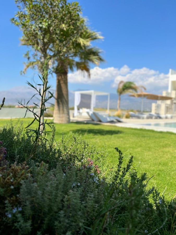 Villa Pnoe Seaside 卡拉马基 外观 照片